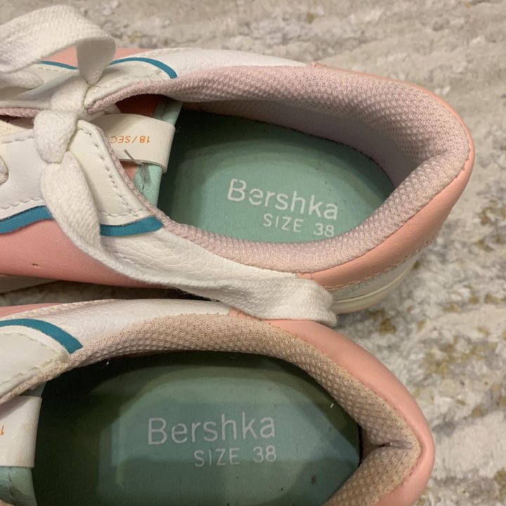 Кроссовки Bershka р.38