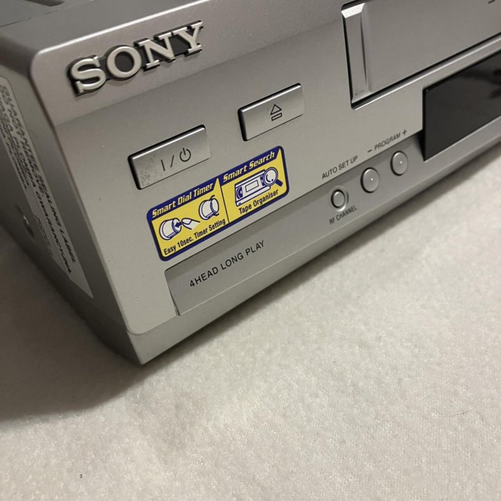 Видеомагнитофон Sony + vhs кассета