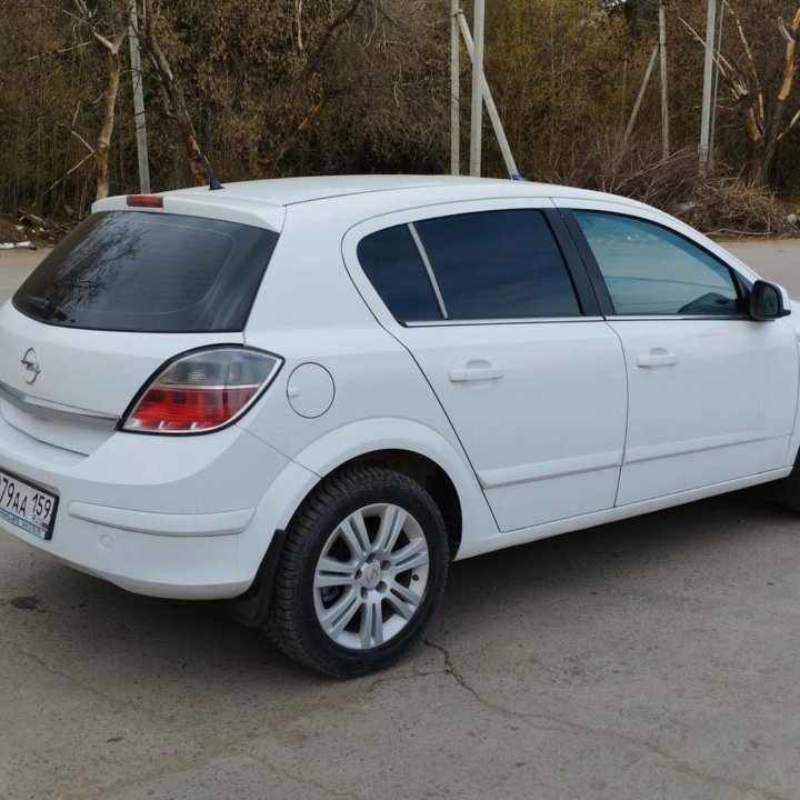 Opel Astra, 2012