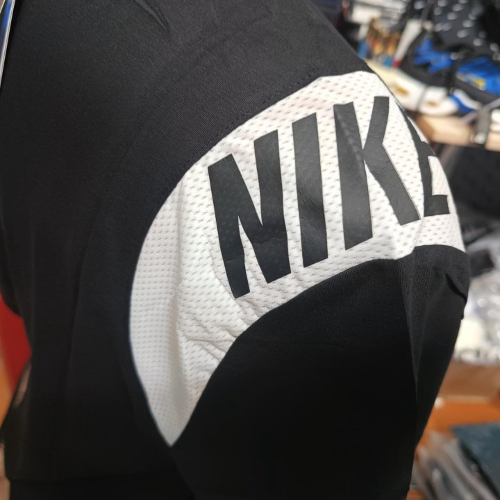 Футболка nike swoosh