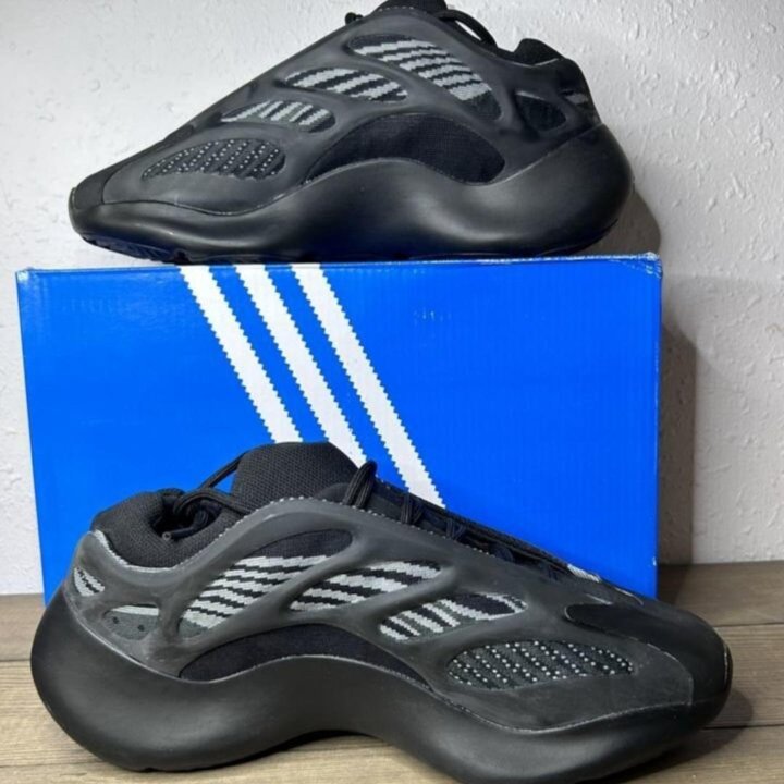 Кроссовки Adidas Yeezy Boost 700