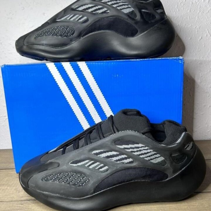 Кроссовки Adidas Yeezy Boost 700