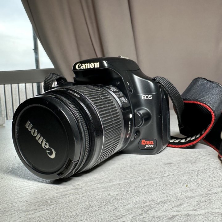 Зеркальный фотоаппарат Canon EOS Rebel XSi