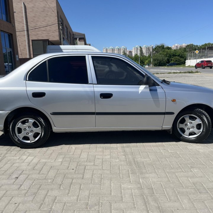 Hyundai Accent, 2010