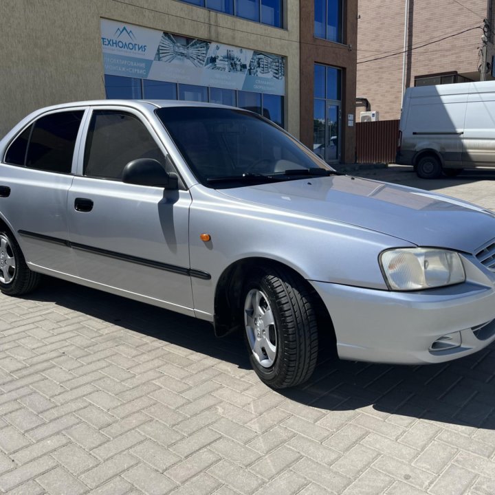 Hyundai Accent, 2010