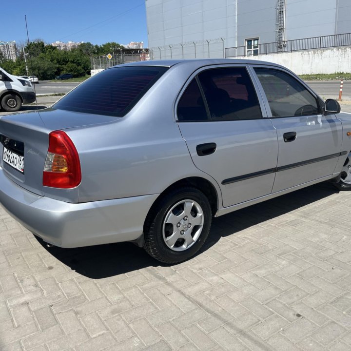 Hyundai Accent, 2010