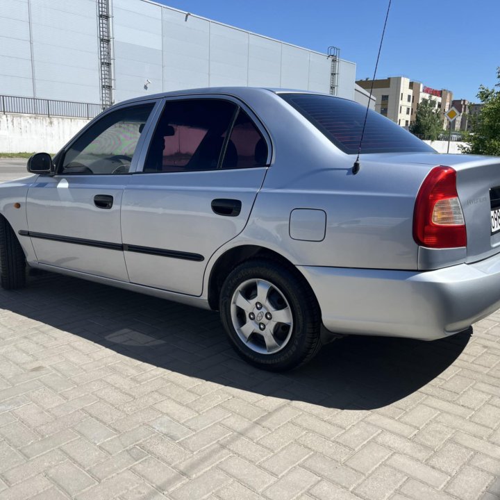 Hyundai Accent, 2010