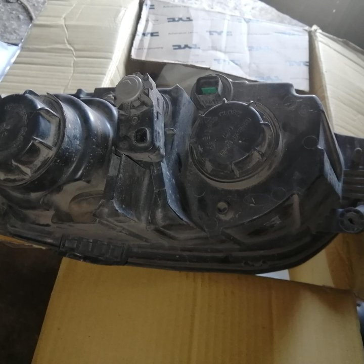 Фара правая Kia Sorento 2006-2009 92102-3E510