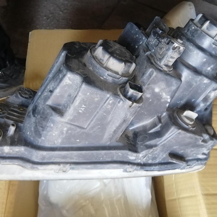 Фара правая Kia Sorento 2006-2009 92102-3E510