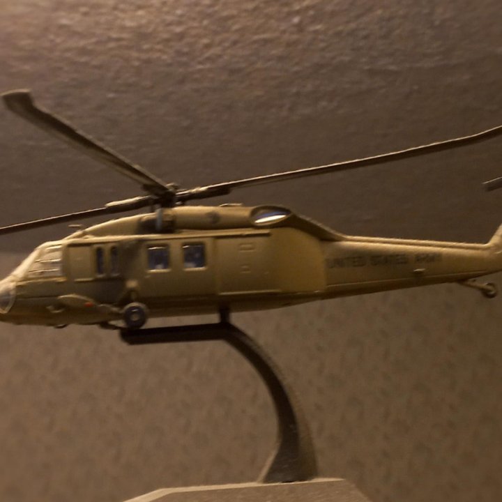 Модель вертолета UH-60A