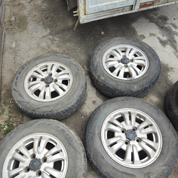 205/70 R15