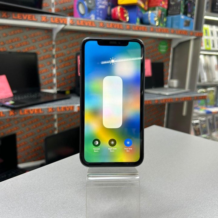 Смартфон Apple iPhone 11 64 ГБ .АКБ 100%