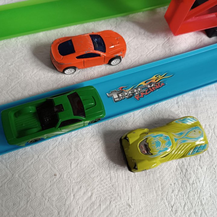 Гоночный трек с машинками по типу hot wheels