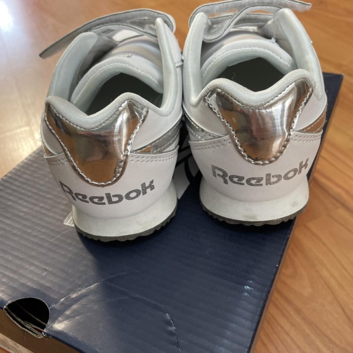 Кроссовки Reebok р-р 32 белые кожаные