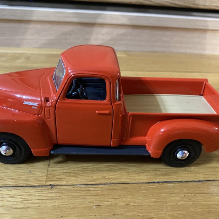 Модель Chevrolet Pickup 1:25