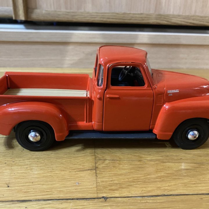 Модель Chevrolet Pickup 1:25