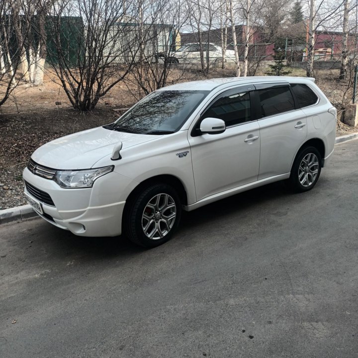 Mitsubishi Outlander, 2013