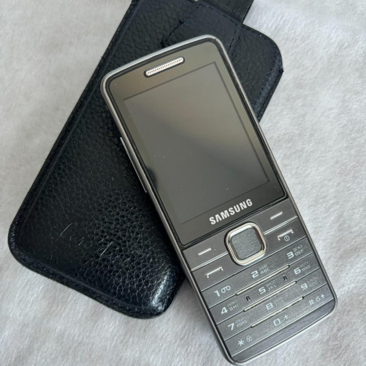 Сотовый телефон Samsung GT-S5610