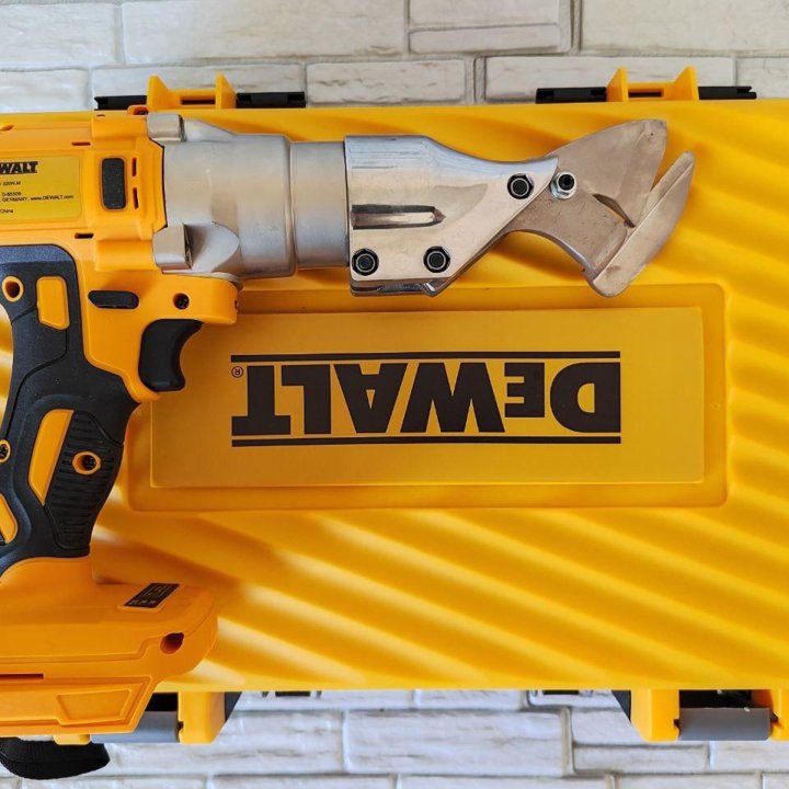 Аккумуляторные ножницы по металлу dewalt