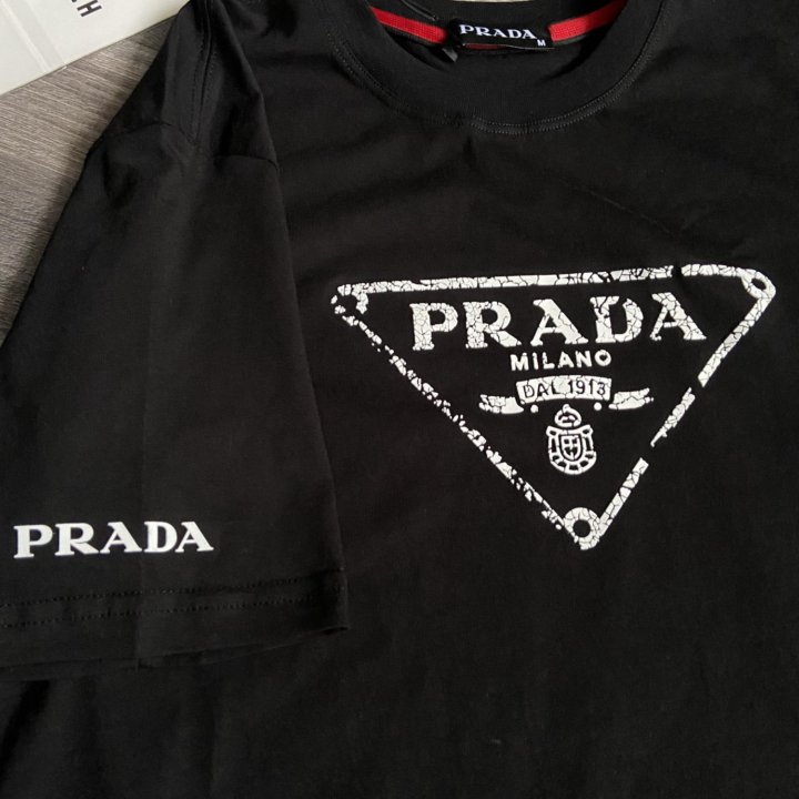 Футболка Prada