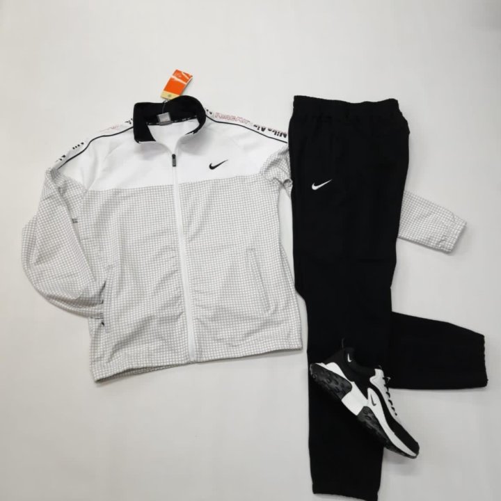 Спортивный костюм Nike белый артикул 022