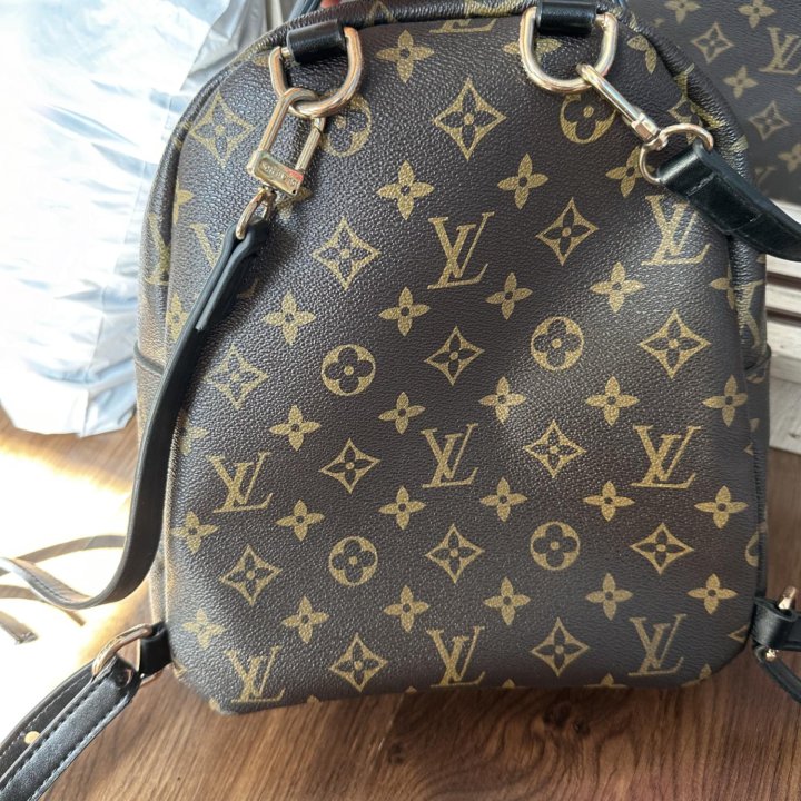 Рюкзак Louis Vuitton (LV)