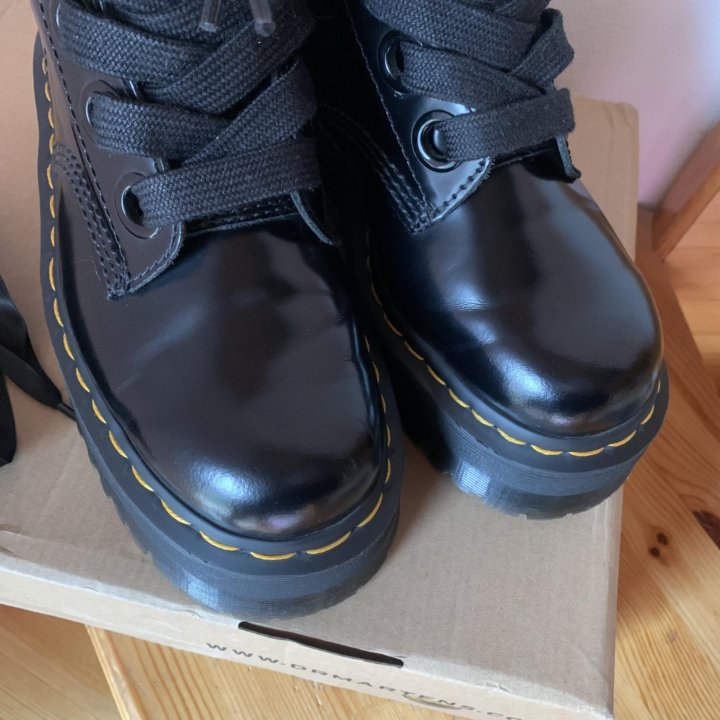 Ботинки женские Dr.Martens Molly Buttero