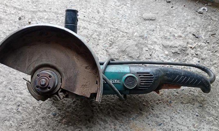 Болгарка makita 230 мм GA9010c