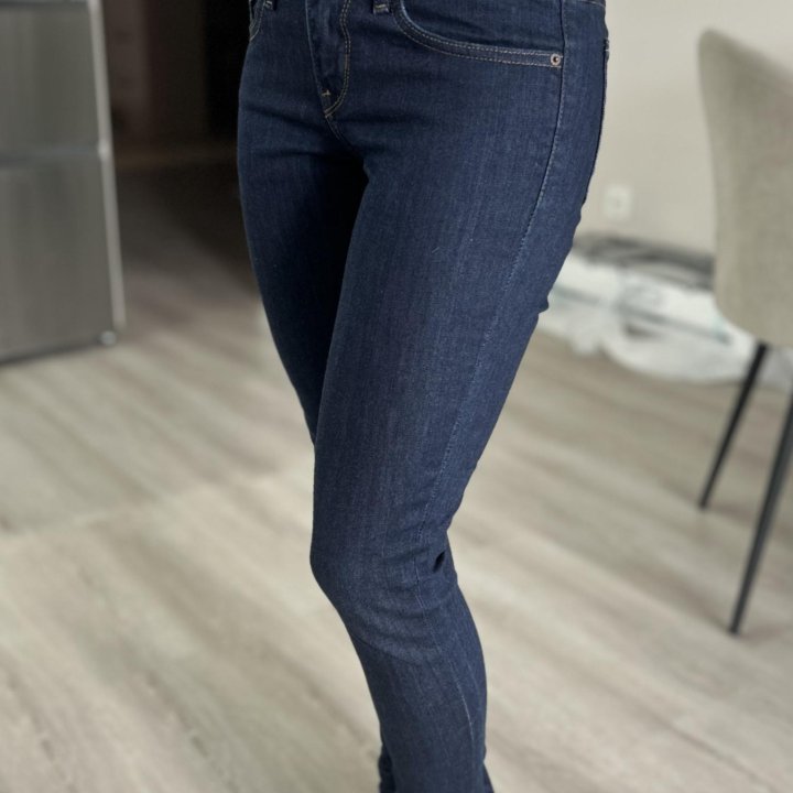 Джинсы левайс