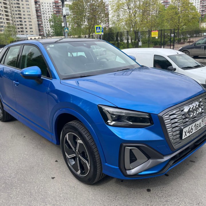 Audi Q2L e-tron, 2022