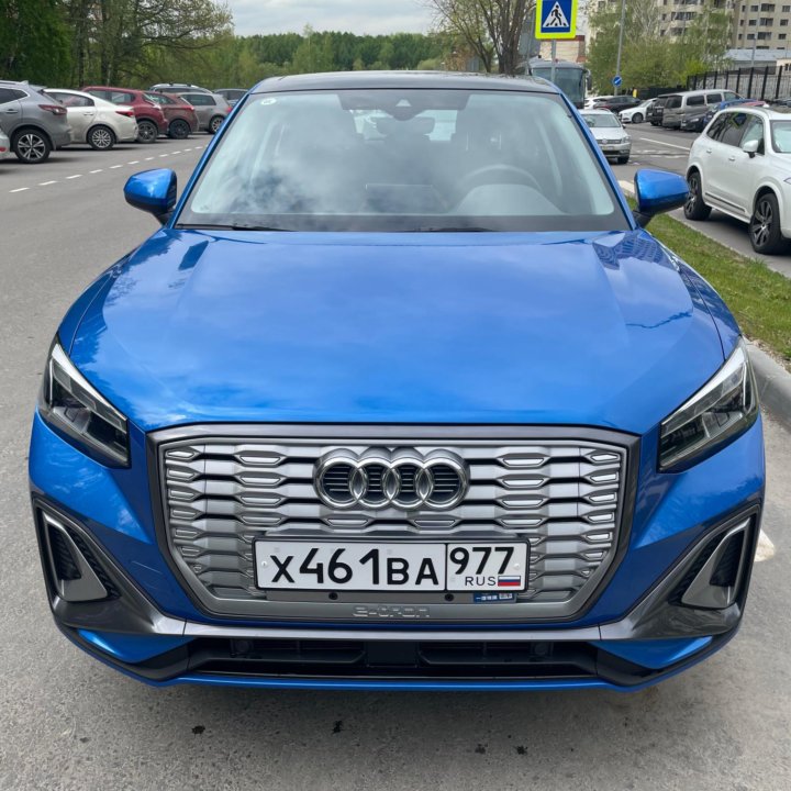 Audi Q2L e-tron, 2022