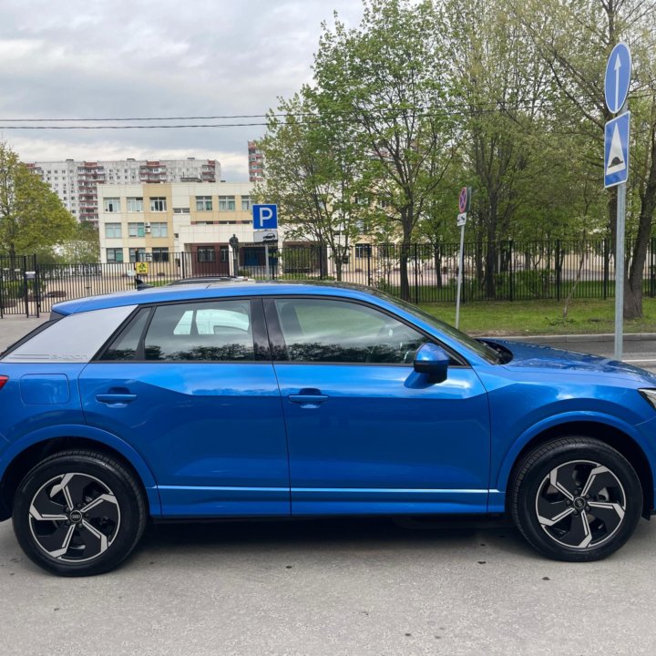 Audi Q2L e-tron, 2022