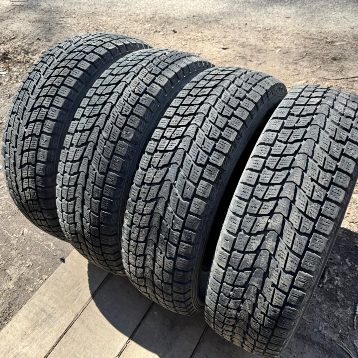 225/65 R17 DUNLOP ЛИПУЧКА