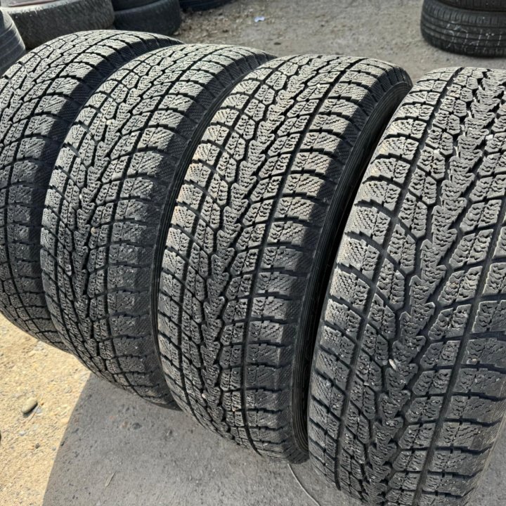 225/65 R17 TOYO ЛИПУЧКА