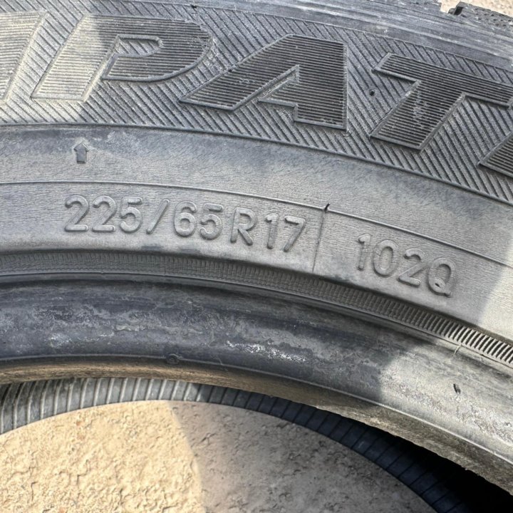 225/65 R17 TOYO ЛИПУЧКА