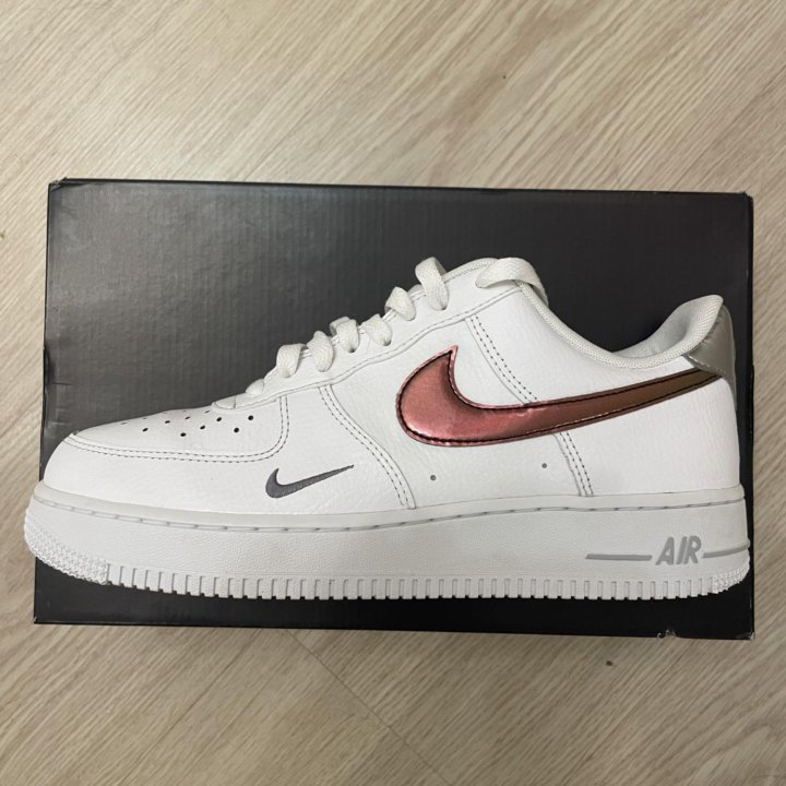 Nike air force 1’07