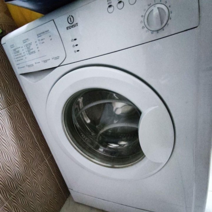 Indesit WIUN 81 Стиральная машина