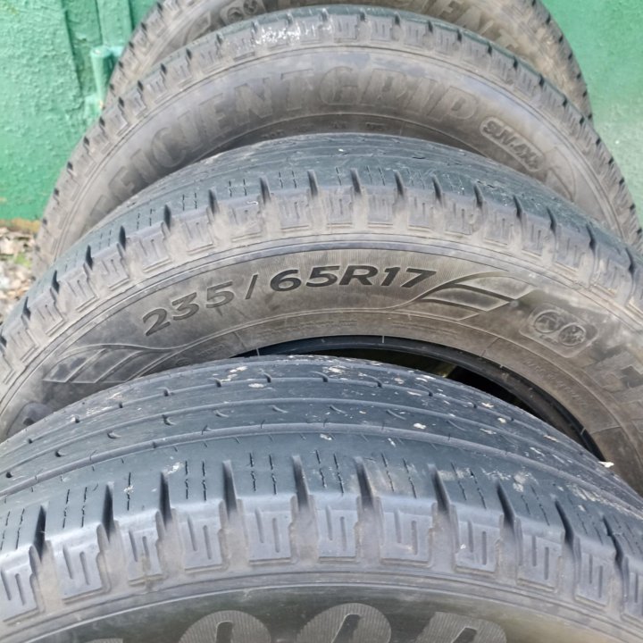 Goodyear EfficientGrip SUV 235/65 R17 105V