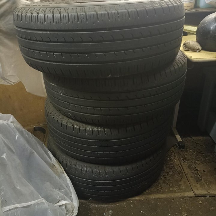 Goodyear EfficientGrip SUV 235/65 R17 105V