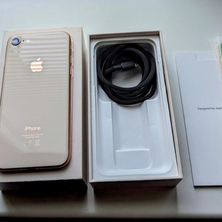 Смартфон Apple iPhone 8 64GB