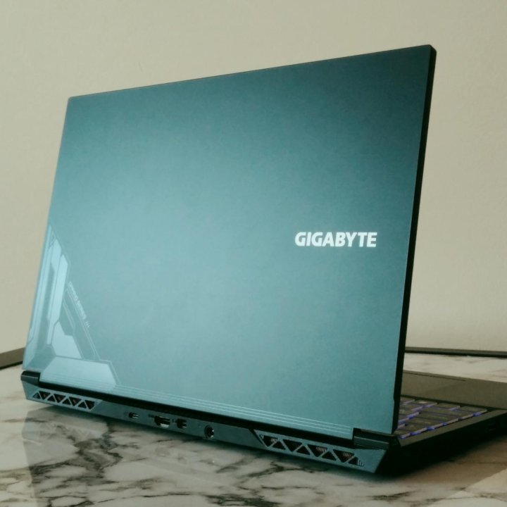 Ноутбук gigabyte g5 mf i5-12500h/RTX4050/ОЗУ16gb