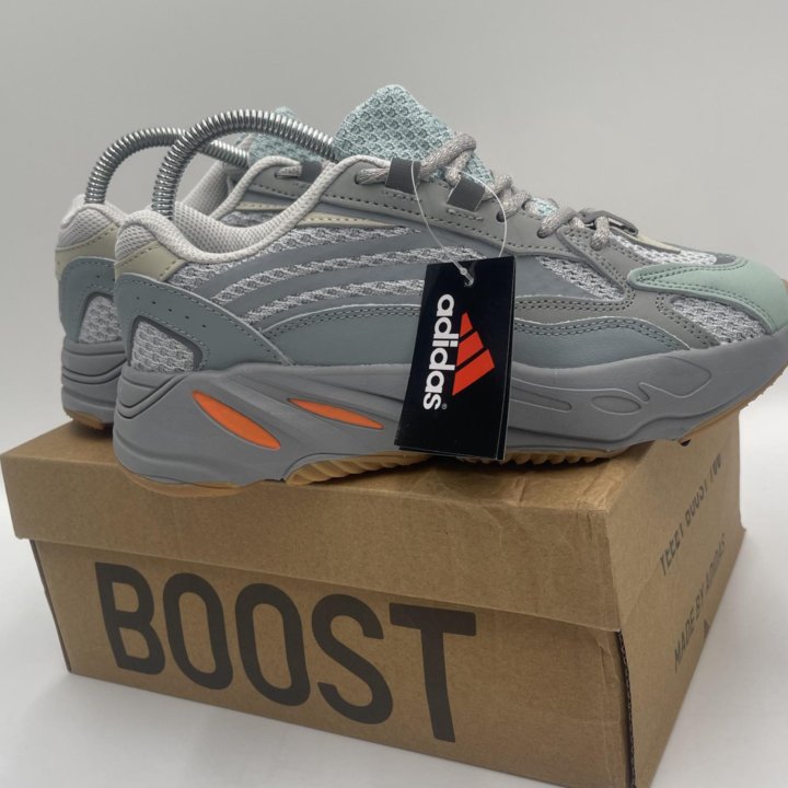 Кроссовки adidas Yeezy boost 700