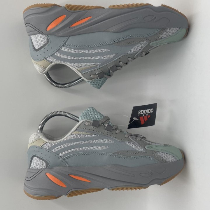 Кроссовки adidas Yeezy boost 700