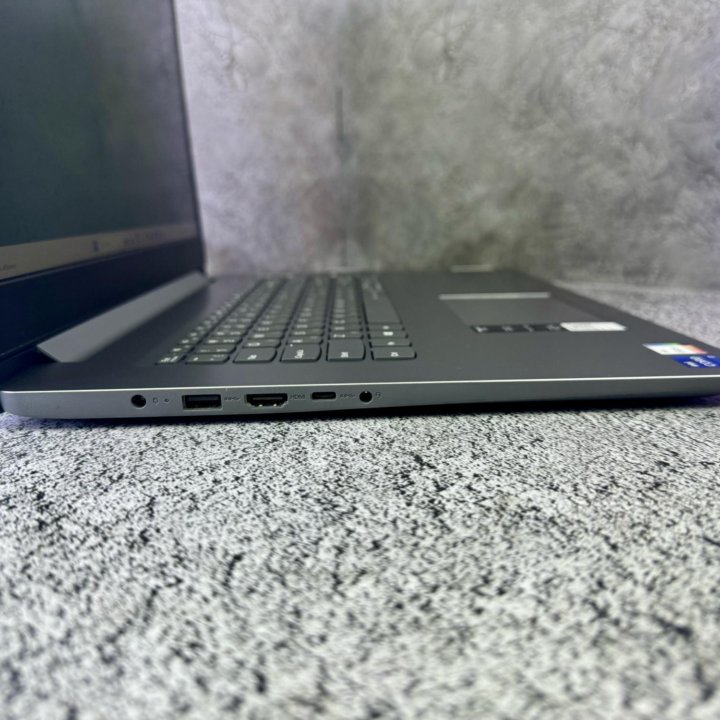 Ноутбук Lenovo на Core i7-1165G7/ 17 дюймов