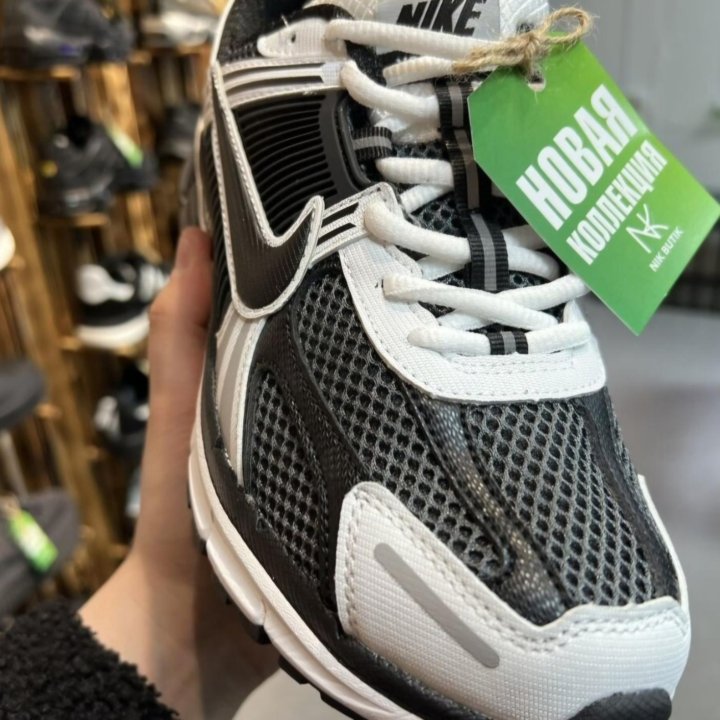 Кроссовки Nike Vomero 5