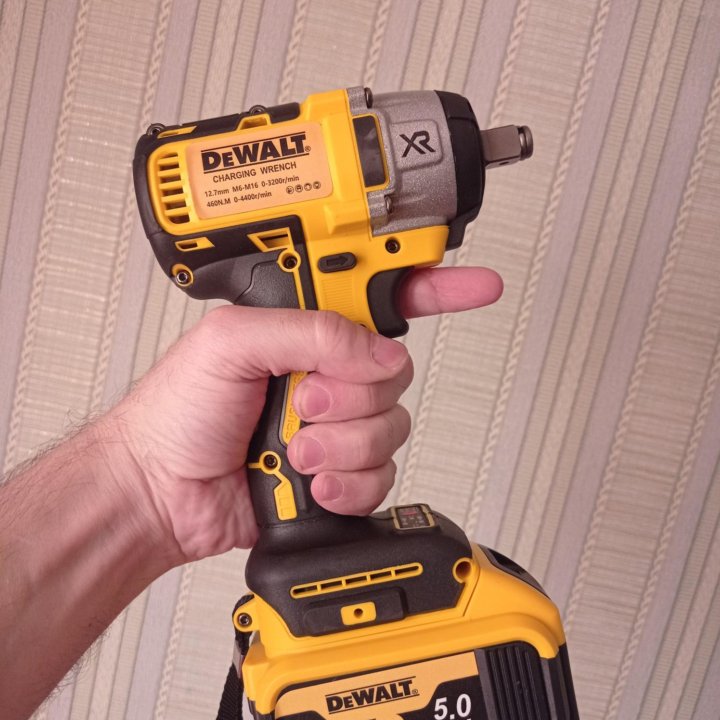 Гайковёрт DeWalt аккумуляторный 460 n.m