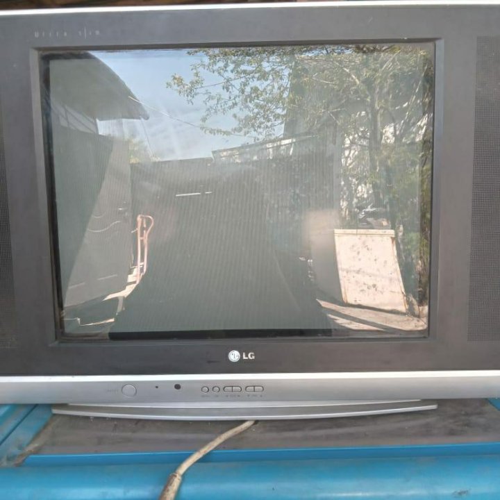 Телевизор LG.