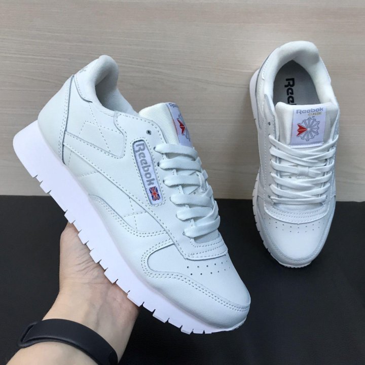 Кроссовки Reebok Classic белые женские