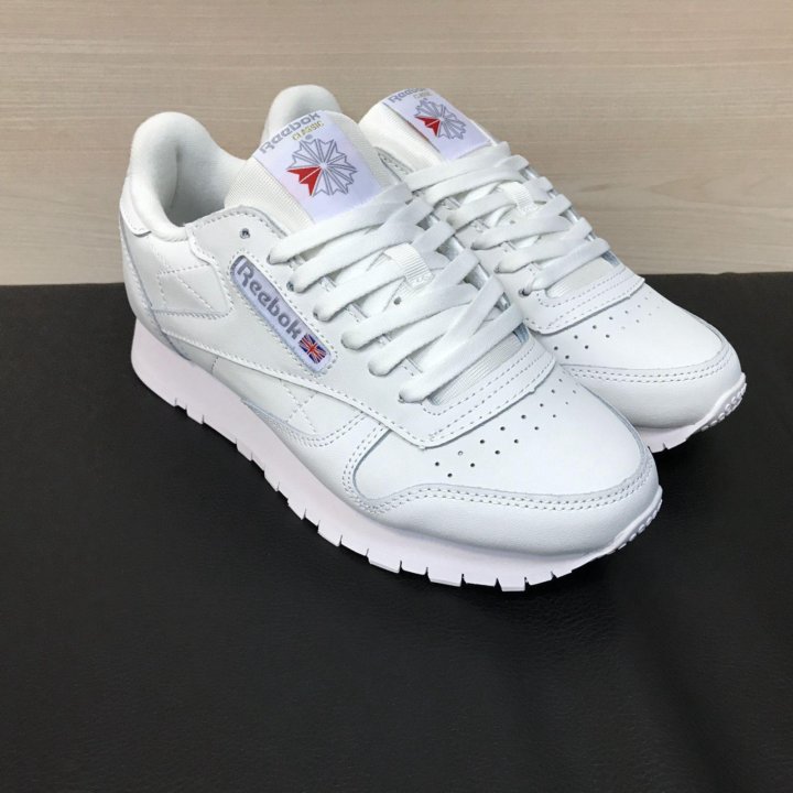 Кроссовки Reebok Classic белые женские