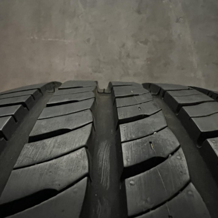 Roadstone N'Fera RU5 255/45 R20